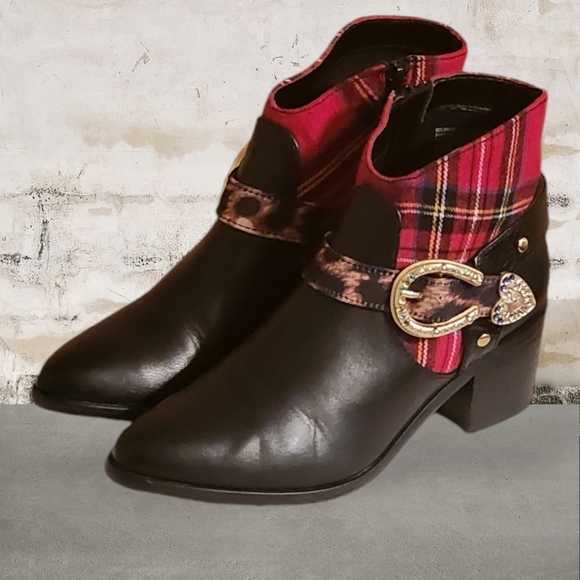 Women PU/TEXT Leather Coated Ankle Boots By Betsy Johnson Size 6.5M - Picture 3 of 10